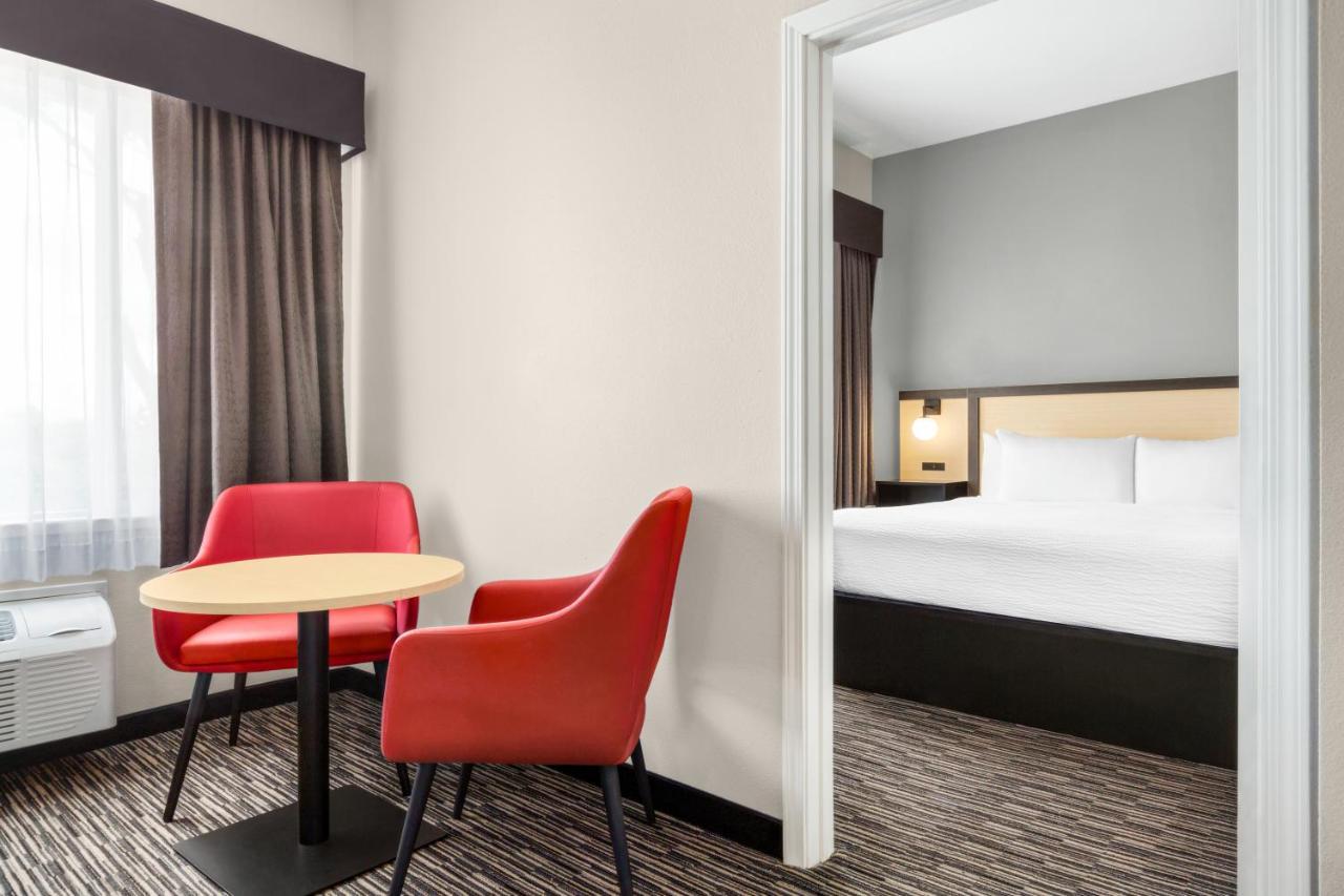 Ramada By Wyndham 3* Marina
