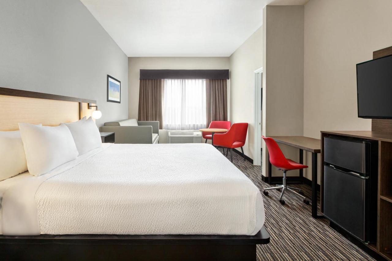 Ramada By Wyndham Hotel Marina