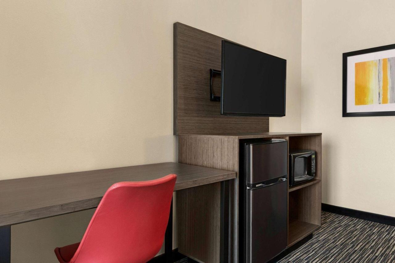 Ramada By Wyndham Hotel Marina