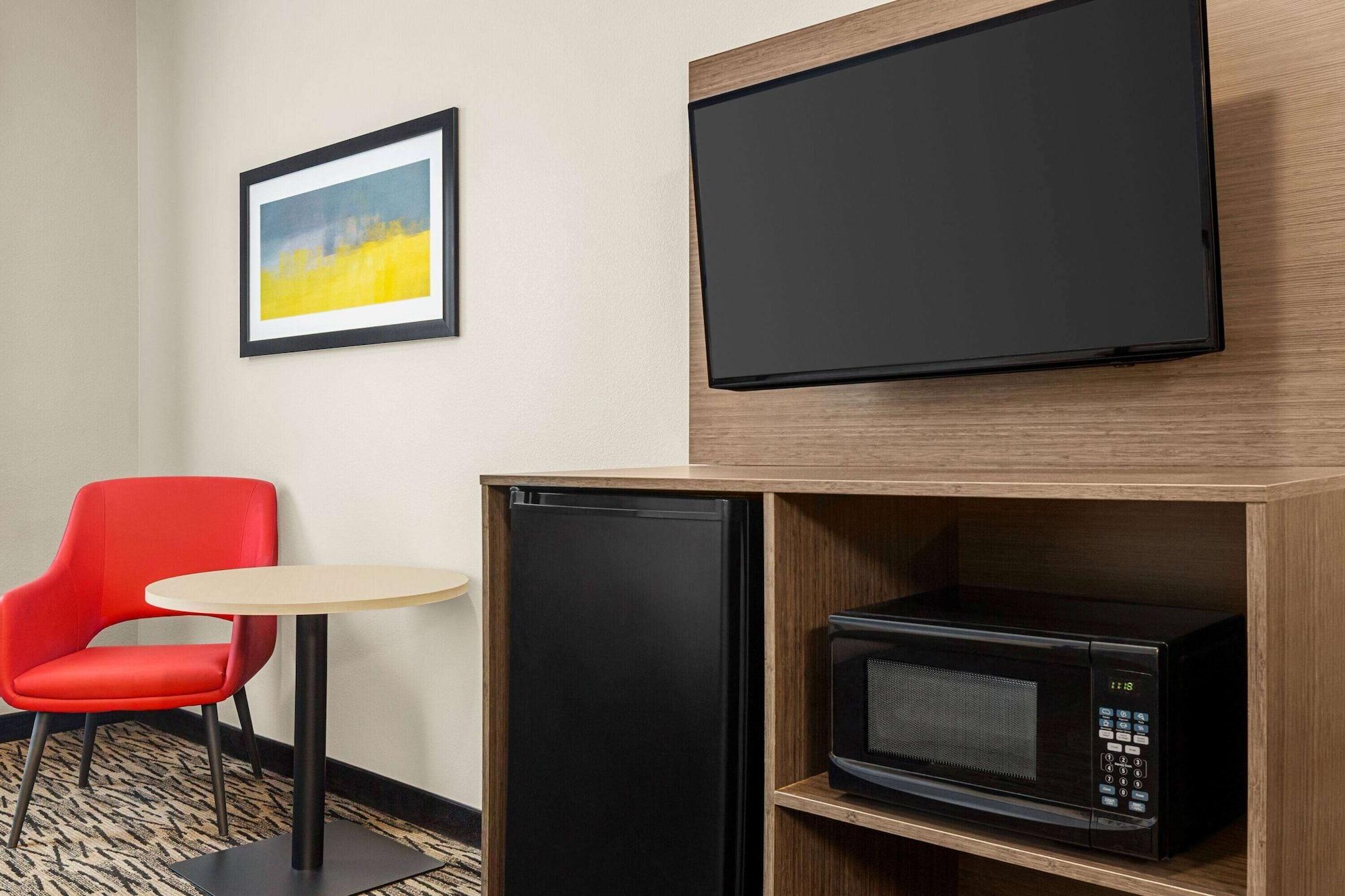 Ramada By Wyndham Hotel Marina